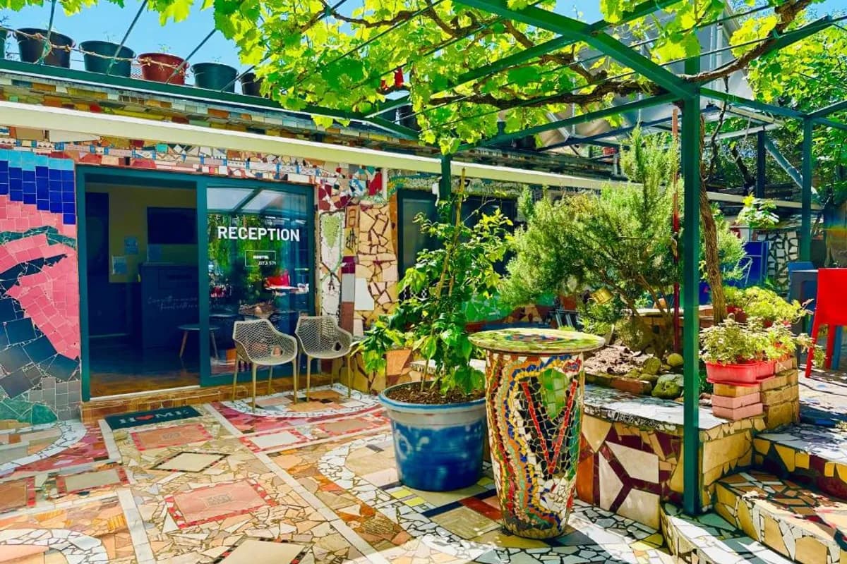 HOSTEL ART & JOY