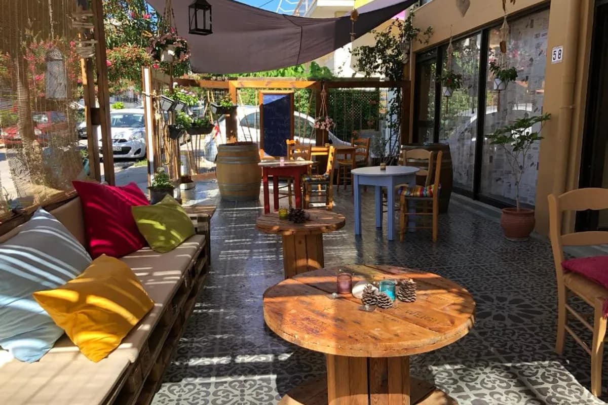 Rhodes Backpackers Boutique Hostel and Apartments