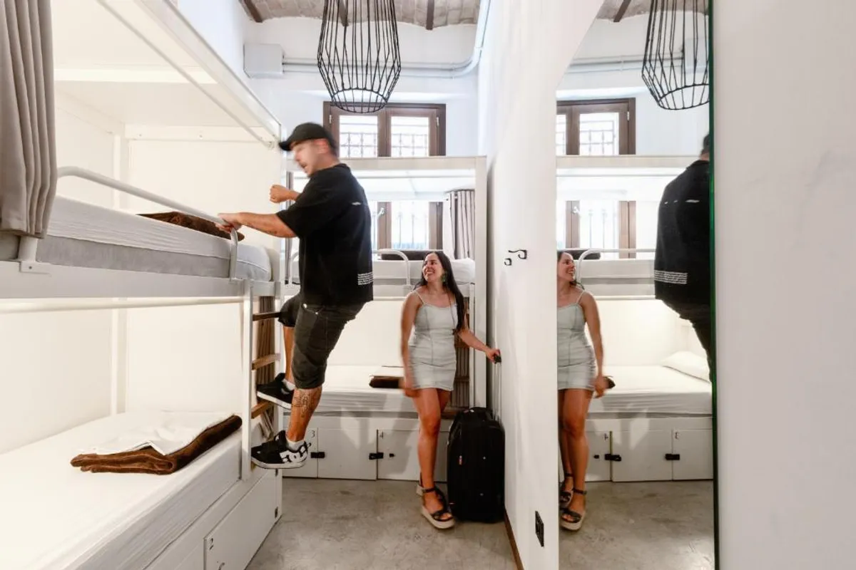 Black Swan Hostel Granada
