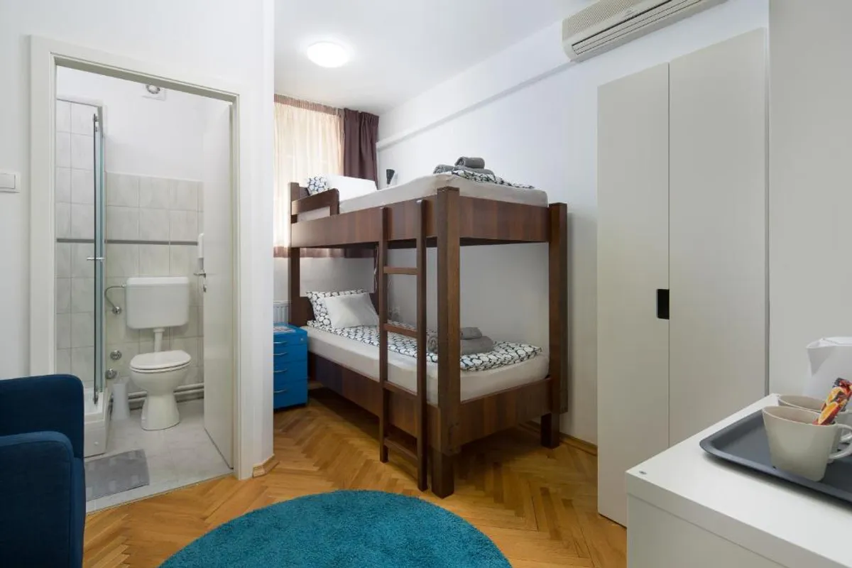 Hostel Bureau photo 3